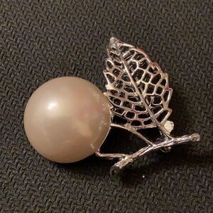 Sarah Coventry Women’s Vintage Statement Pearl and Silver Leaf Brooch Pendant